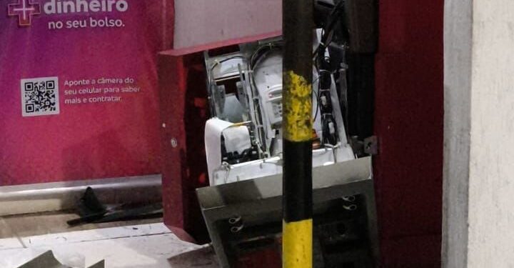 Criminosos invadem prédio de prefeitura de Massaranduba e arrombam caixa eletrônico