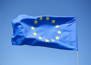 União Europeia aprova taxas de 25% a produtos importados dos Estados Unidos