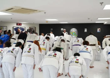 STF: Ministro Luiz Fux dá aula de jiu-jitsu para projeto social do Rio de Janeiro