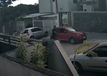 Desentendimento entre vizinhos por vaga de garagem termina com homem baleado em JP