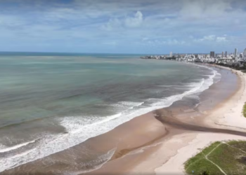 Nova mancha escura surge no mar entre Bessa e Intermares após fortes chuvas