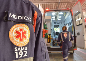 Acidente grave entre carro e moto deixa motociclista ferido na BR-230, em JP
