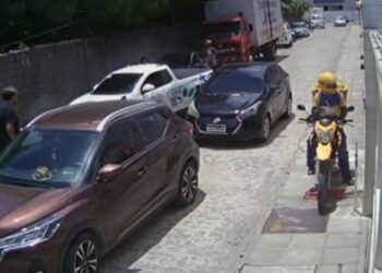 Quadrilha que se passava por policiais federais é presa após invadir casa e extorquir moradores em CG