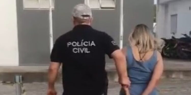 Mulher é presa em Campina após esfaquear jovem de 16 anos durante discussão por ciúmes