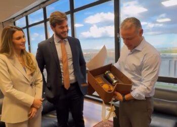 Prestígio: Bruno e Juliana apresentam demandas de Campina a ministros e os convidam para ‘O Maior São João do Mundo’