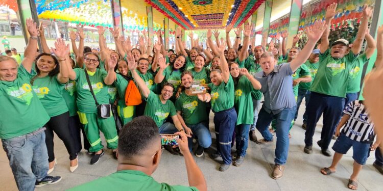 Bruno comemora em Campina o ‘Dia do Agente de Limpeza’, dividindo com os servidores o título de uma das cidades mais limpas do Brasil: “Muito obrigado”
