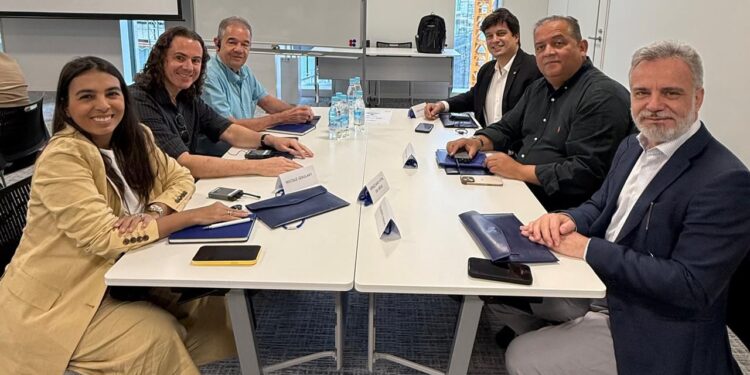 Veneziano cumpre agenda oficial do Senado no Japão e trata de inserções de novas tecnologias em sistemas de transporte público