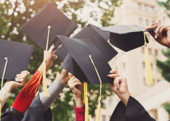 Inscrições para bolsas de estudo no exterior terminam hoje; confere o edital