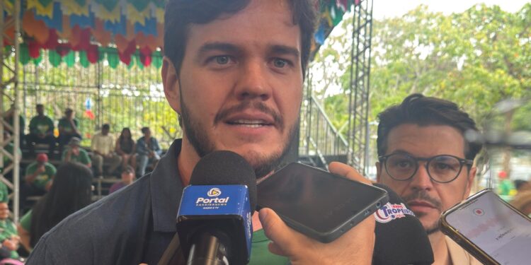 Bruno comemora em Campina o ‘Dia do Agente de Limpeza’, dividindo com os servidores o título de uma das cidades mais limpas do Brasil: “Muito obrigado”