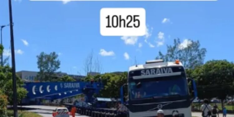 Transporte de transformador eólico tem atraso por falha hidráulica em viaduto de PE