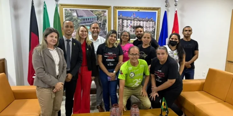 Presidente da Câmara de Bayeux recebe comissão de concursados e reforça compromisso com a transparência