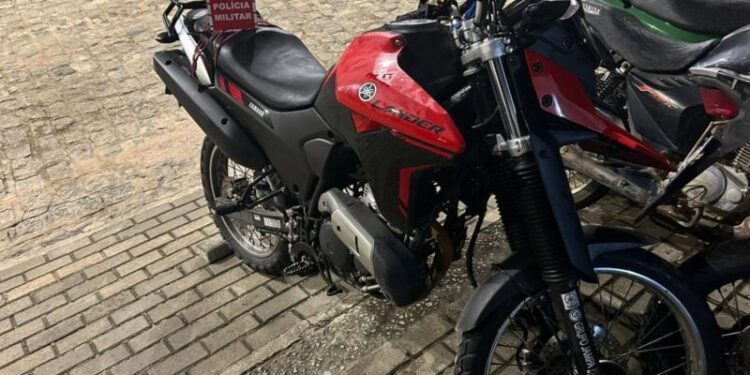 Homem é preso com moto roubada e arma de fogo no Litoral Sul da Paraíba