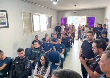 Guarda de Campina Grande e Sindicato das Guardas da Paraíba homenageiam Veneziano pela aprovação da PEC de sua autoria que beneficia a categoria