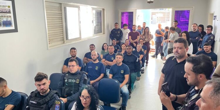 Guarda de Campina Grande e Sindicato das Guardas da Paraíba homenageiam Veneziano pela aprovação da PEC de sua autoria que beneficia a categoria