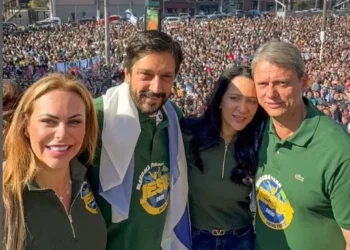 Nunes e Tarcísio falam para mais de 2 milhões na ‘Marcha para Jesus em SP’ e destacam fé como base de governo