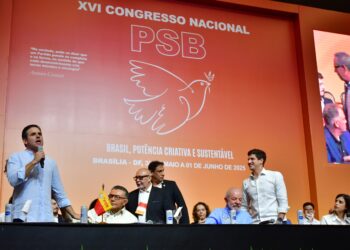 Hugo ouve “sem anistia” em congresso do PSB durante elogio a chegada de João Campos ao comando do PSB