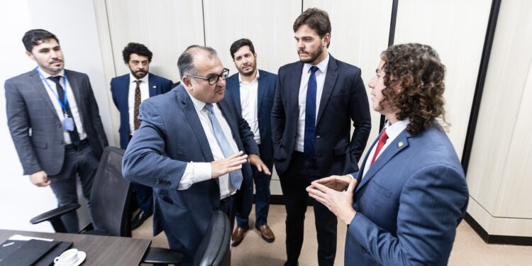 Bruno exalta importância da revitalização da linha férrea de CG em reunião com Veneziano no Ministério dos Transportes: “Mais que trilhos”