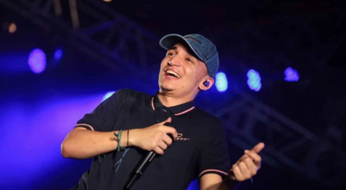 Cantor João Gomes promete animar o domingo em Campina Grande e chama técnico da Seleção para forró