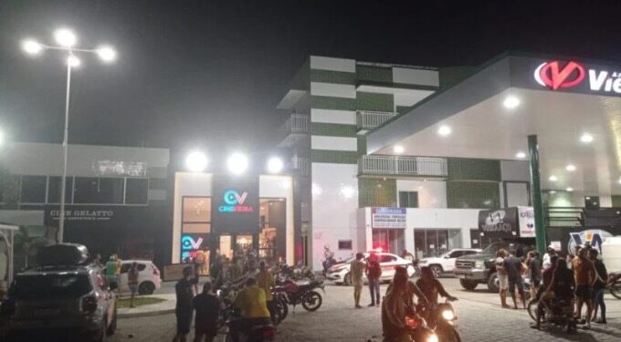 Tiroteio deixa ao menos seis feridos em cinema na cidade de São Bento