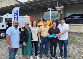 Veneziano entrega mais um conjunto de máquinas e beneficia Barra de Santa Rosa, Parari e Ibiara, em parceria com a Codevasf