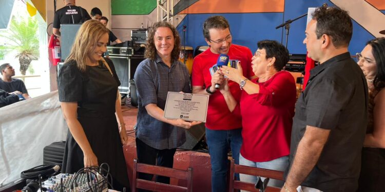 Criador da Vila do Artesão em Campina Grande, Veneziano recebe homenagem da AMDE e dos artesãos campinenses