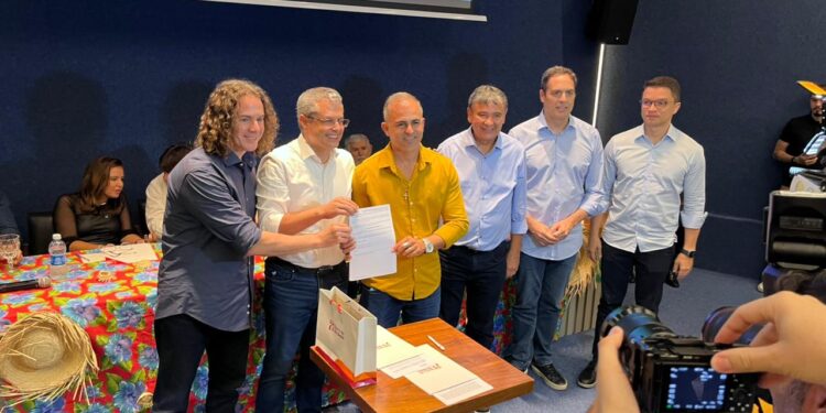 Veneziano destaca ações do governo Lula e do BNB para promover independência econômica de beneficiários do Bolsa Família