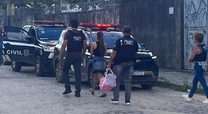 Mulher acusada de estelionato e venda ilegal de armas é presa em Santa Rita