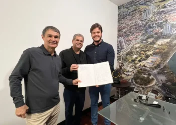 Bruno transmite cargo a Alcindor e embarca como único gestor do NE em missão oficial a Portugal