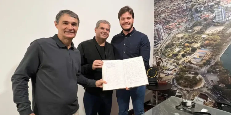 Bruno transmite cargo a Alcindor e embarca como único gestor do NE em missão oficial a Portugal