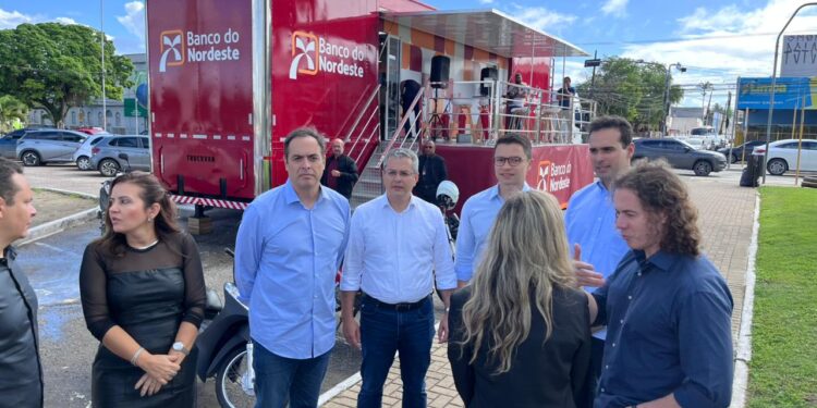 Veneziano diz que carreta do BNB em Campina Grande traz à população crédito facilitado e estímulo ao empreendedorismo