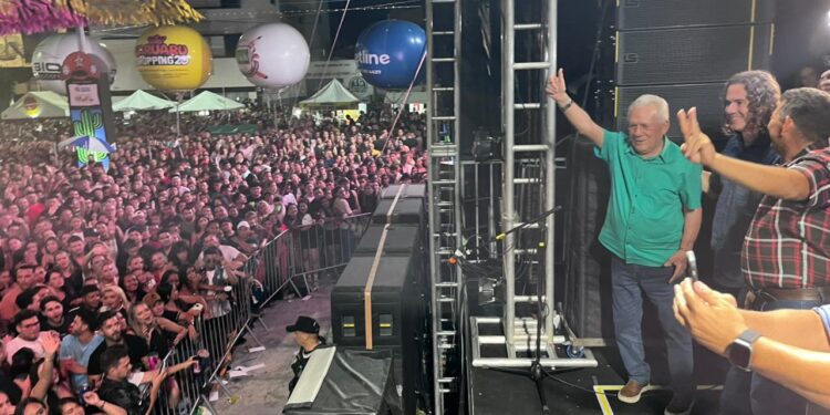 Veneziano participa do São João em Cajazeiras com a prefeita Corrinha, deputado Júnior Araújo, Zé Aldemir e grupo político, que reafirmam apoio à sua reeleição