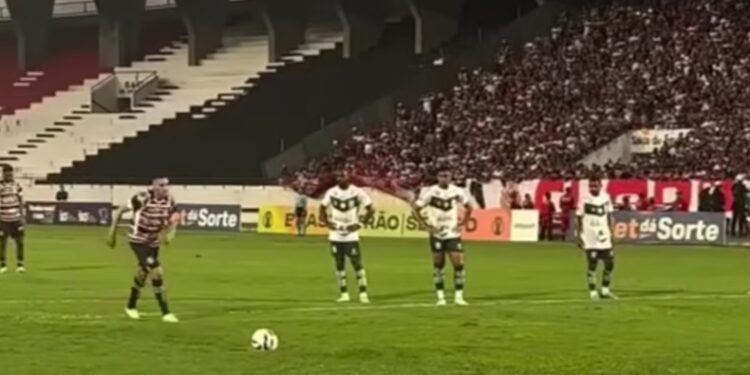 Dinossauro perde para Santa Cruz – PE e não sai da lanterna da Série D