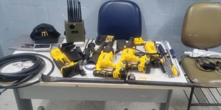 Polícia Militar prende dupla que planejava violar caixas eletrônicos em JP