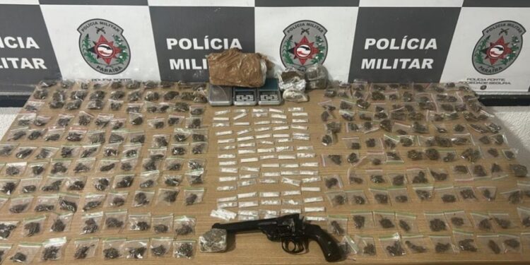 Ação policial apreende arma e drogas no Grotão, em João Pessoa