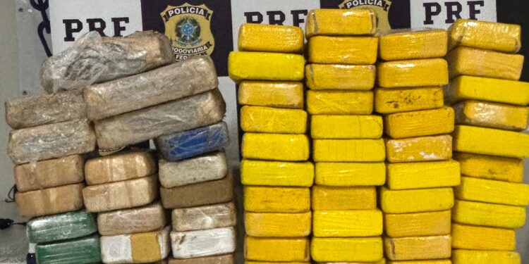 PRF apreende 69 kg de drogas durante fiscalização na BR-230 em Patos, no Sertão da Paraíba