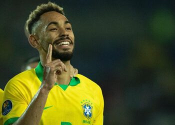 Paraibano é anunciado pelo Manchester United após brilhar na Premier League