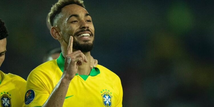 Paraibano é anunciado pelo Manchester United após brilhar na Premier League