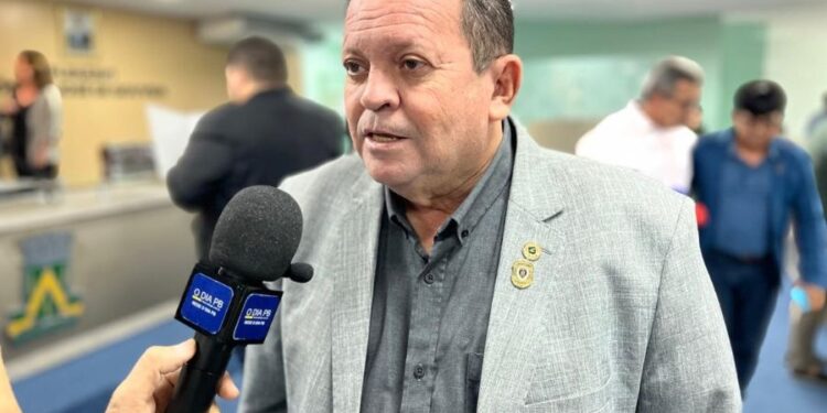 Vereador Olimpio Oliveira requer da prefeitura medidas para viabilizar instalação de um porto seco em Campina