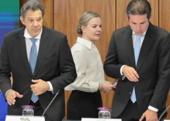 Motta, Haddad e Gleisi: queda de braço sobre o IOF entre o Planalto e o Congresso perto de uma solução