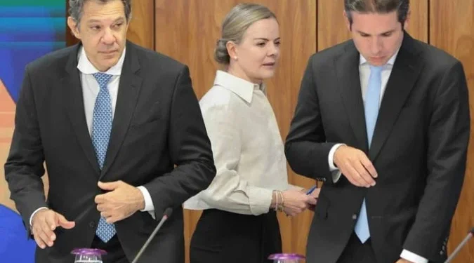 Motta, Haddad e Gleisi: queda de braço sobre o IOF entre o Planalto e o Congresso perto de uma solução