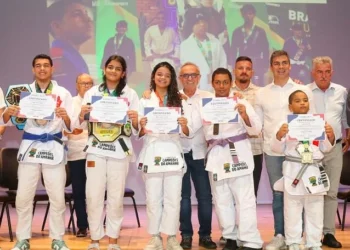 Cícero entrega mais de 350 quimonos a atletas de jiu-jítsu em JP; saiba onde treinar