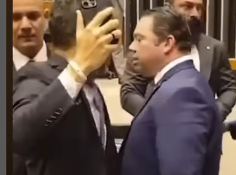 Deputado paraibano é acusado por Janones de agressão durante sessão na Câmara; assista o vídeo