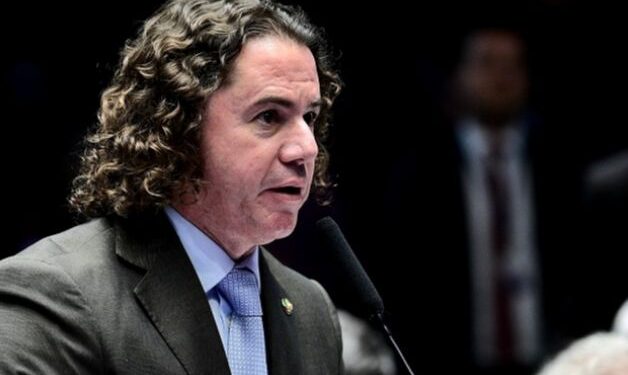 Veneziano atende pipeiros paraibanos e informa repasse de R$ 50 milhões ao Exército