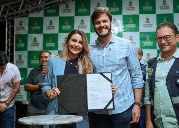 Bruno destaca atuação de Juliana na saúde mental e celebra assinatura de ordem de serviço para construção do CAPS no Aluízio Campos