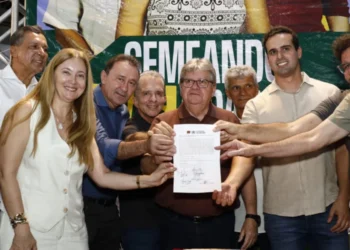 Governador assina ordem de serviço para construção da Cidade da Astronomia, em Carrapateira