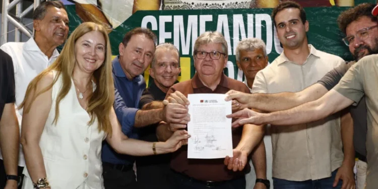 Governador assina ordem de serviço para construção da Cidade da Astronomia, em Carrapateira