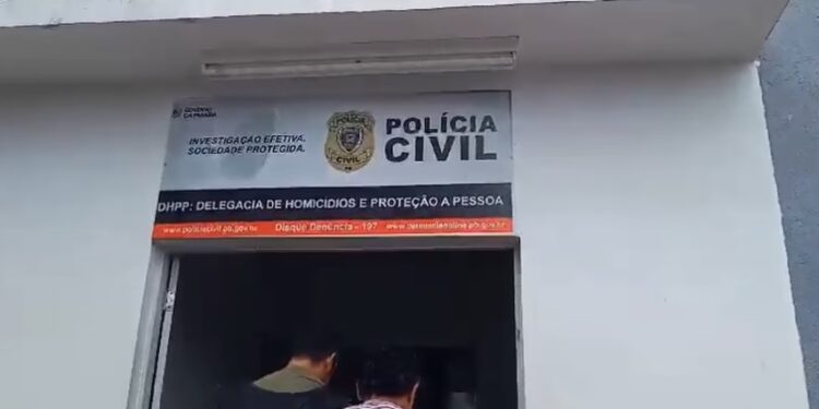 Polícia prende homem suspeito de tentar matar ex-companheira a facadas na Paraíba