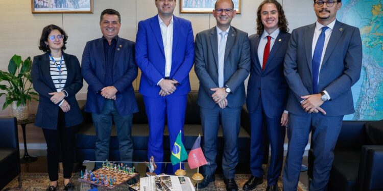 Ministro atende pleito de Veneziano em favor de três cidades do sertão paraibano e garante revitalização do Açude Gamelas