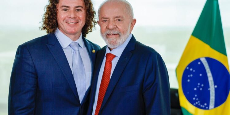 Com articulação de Veneziano, Governo Federal libera ônibus escolares, creches e escolas para vários municípios paraibanos