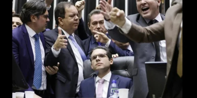 Mídia nacional destaca foto que simboliza o fracasso de Hugo Motta como presidente da Câmara